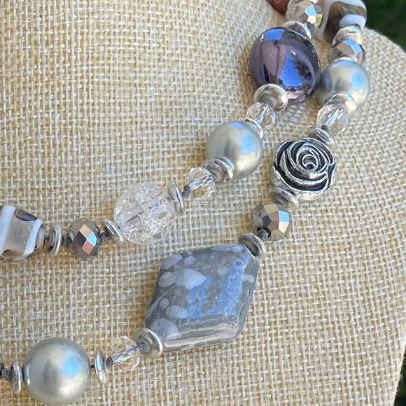 Elegant Stone Rose MultiColor Necklace, NWT - Picture 5 of 5